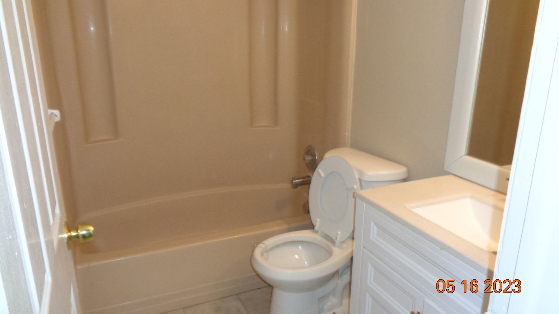 2 Bed, 1 Bath First Floor Apartment – photo 4