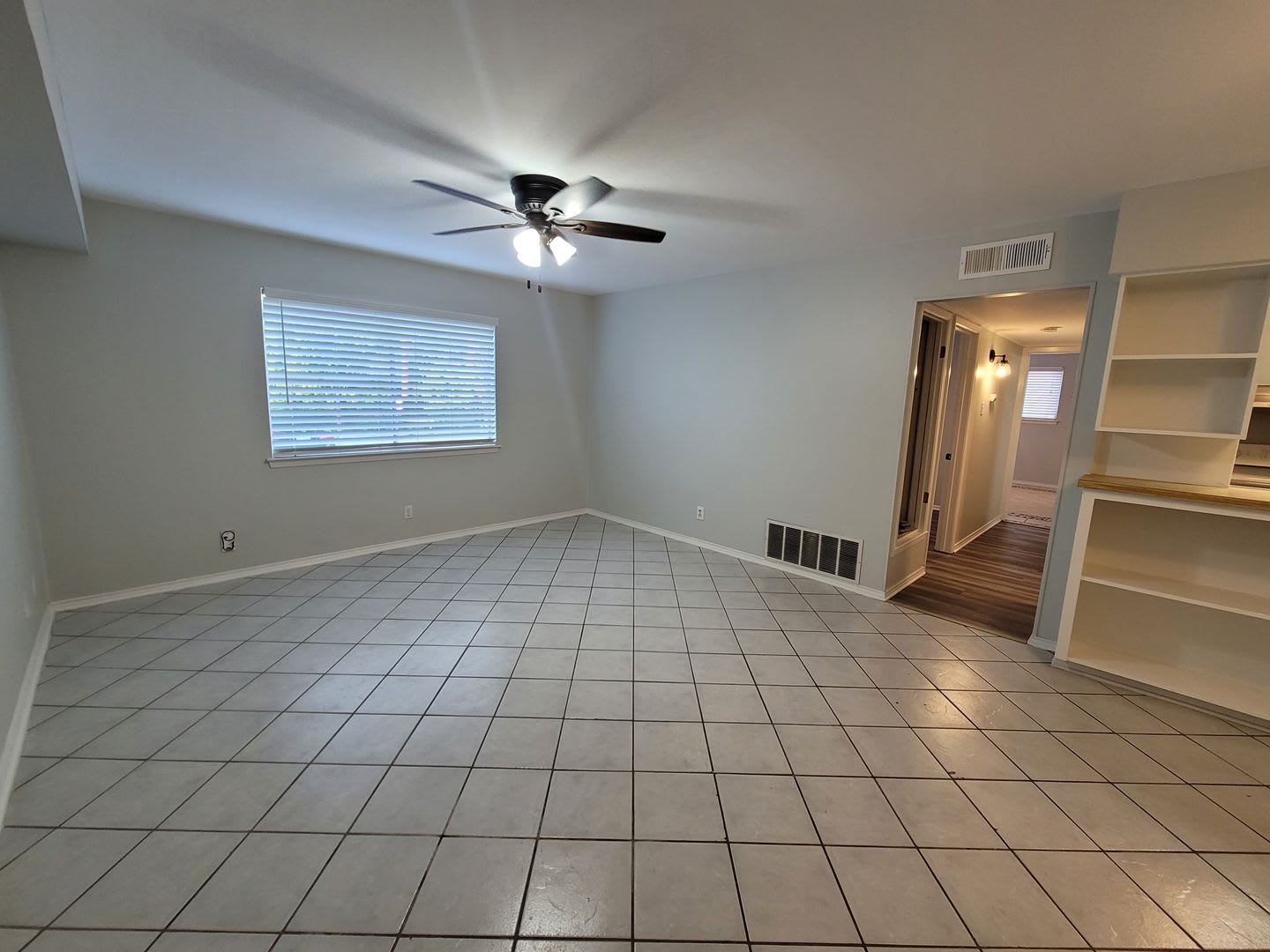 Excellent location! First Floor Condo in NEISD ready for move in Now – photo 3