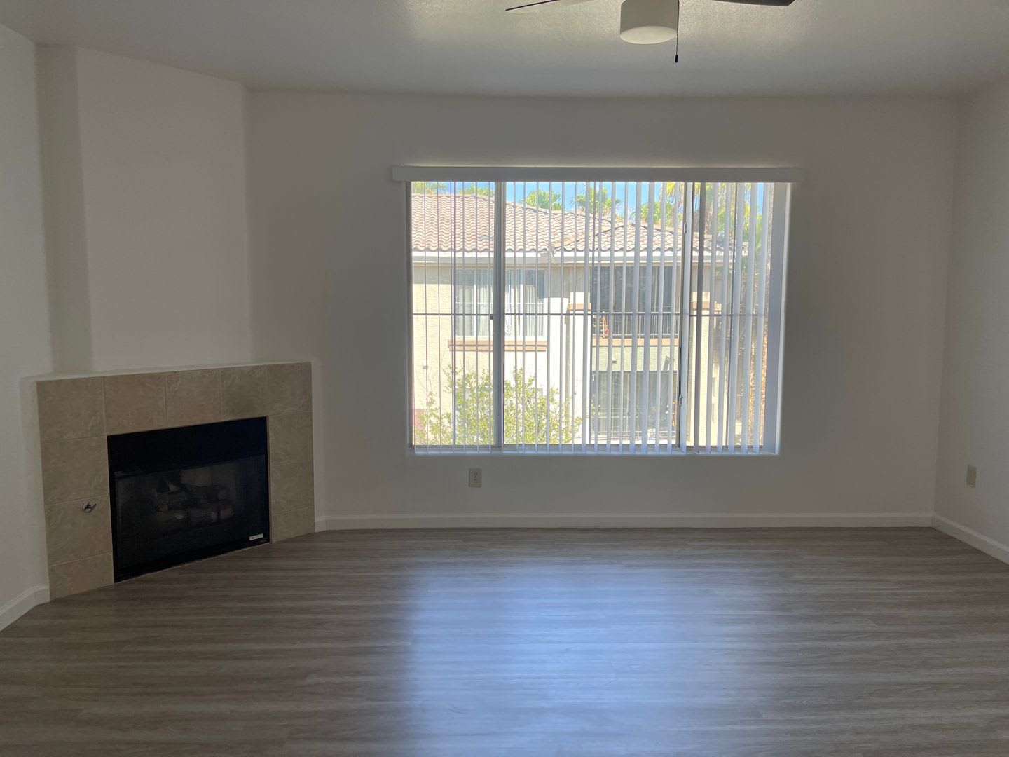 Spacious 3-Bedroom Condo in Guard-Gated Community with Garage – photo 4