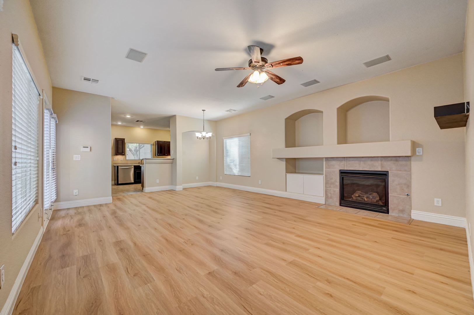 Stunning Northwest Three Bedroom W A Loft – photo 5