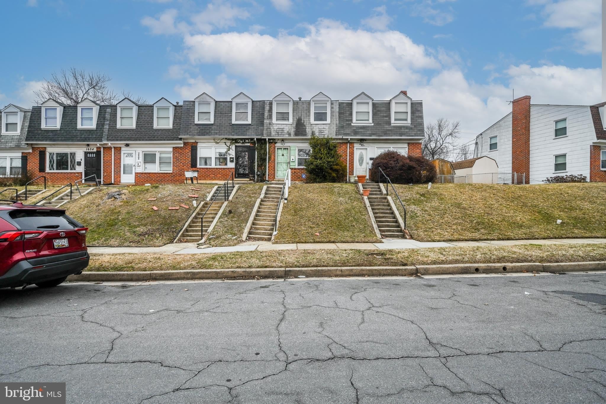 1610 WENTWORTH Avenue – photo 2