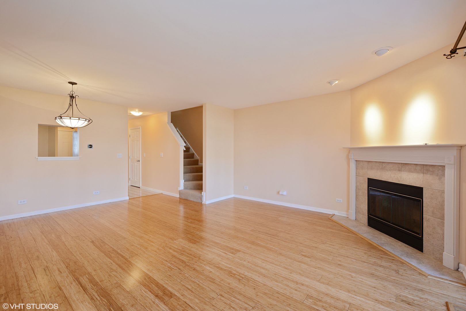 Gorgeous 2 Bedroom Townhome Available In Palatine – photo 3