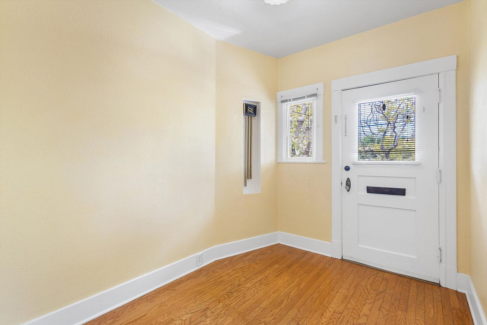 1044 1/2 Central Ave – photo 4