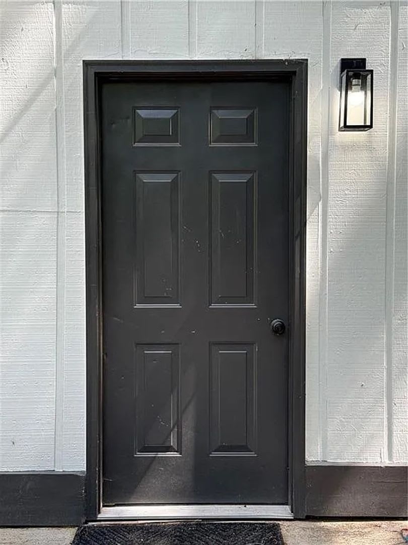 Room in 2 Bedroom Home at Wedgewood Dr – photo 3