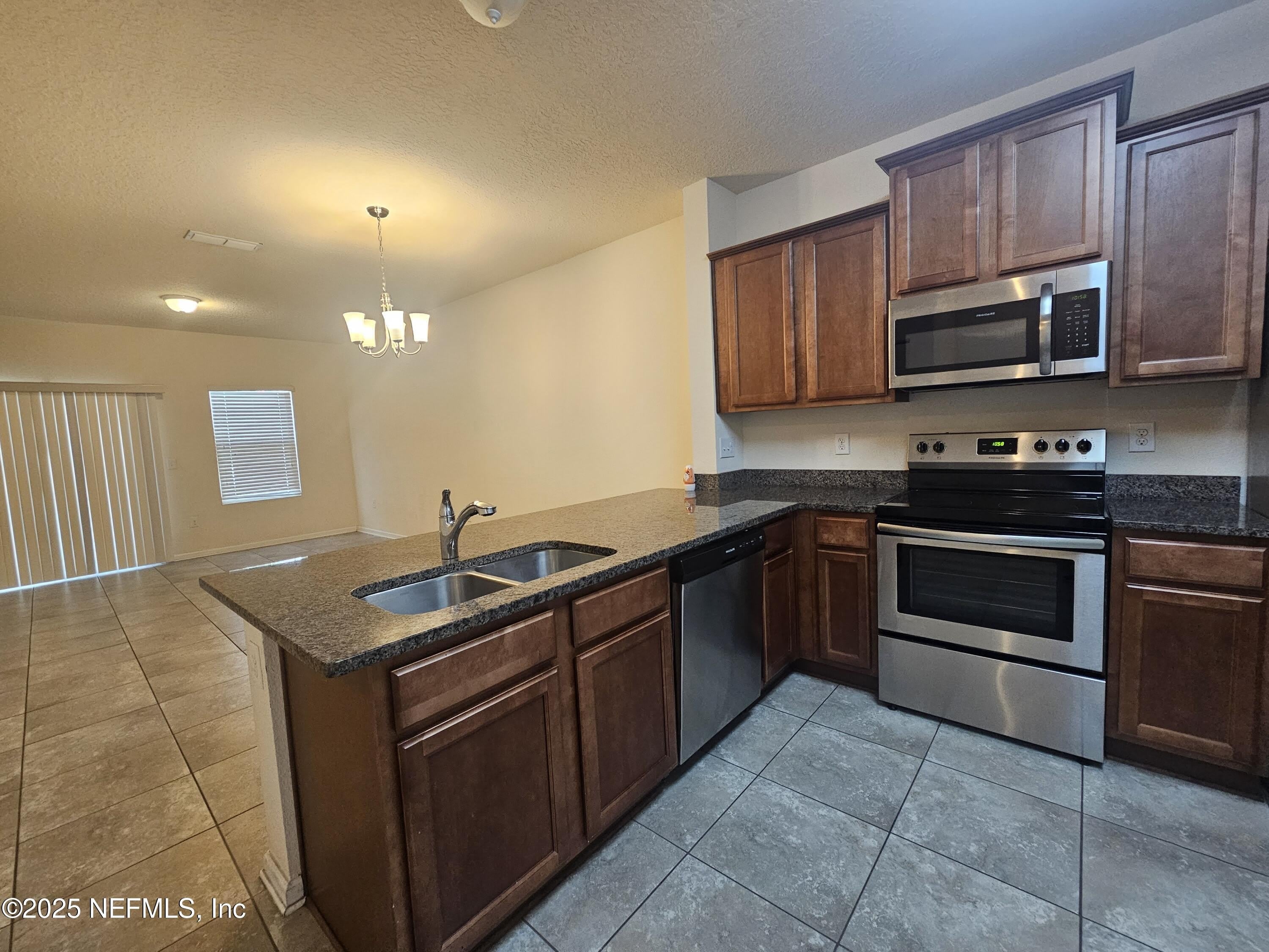 444 SERVIA Drive – photo 2