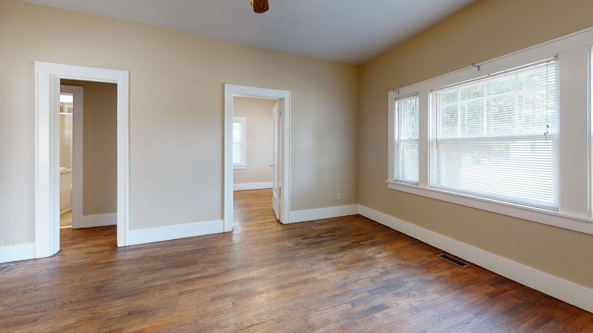 2 Bedroom, 1 Bathroom House with Detached Garage – photo 3
