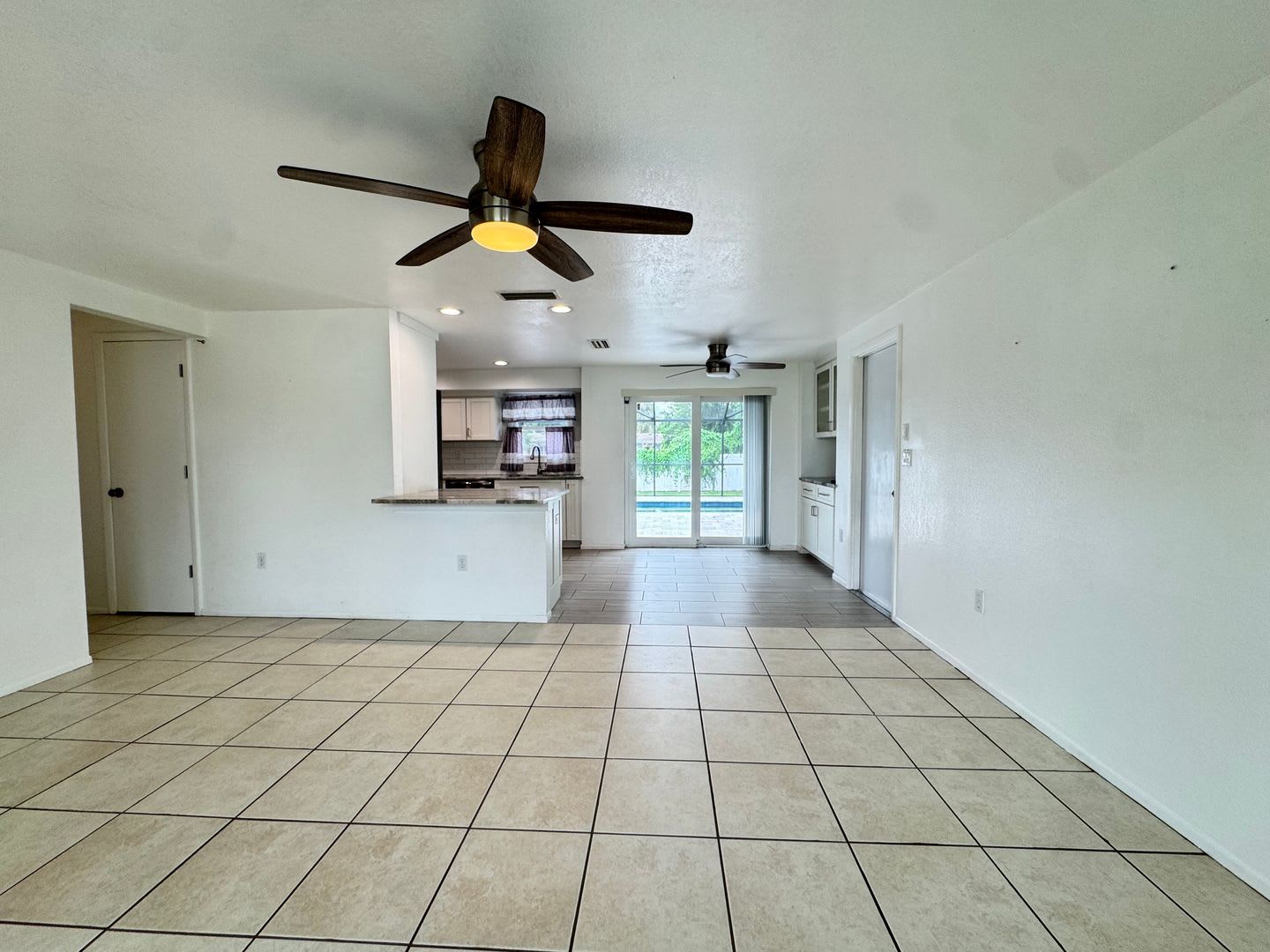 ANNUAL UNFURNISHED 3-bedroom, 2-bathroom house in Oak Shores community – photo 4