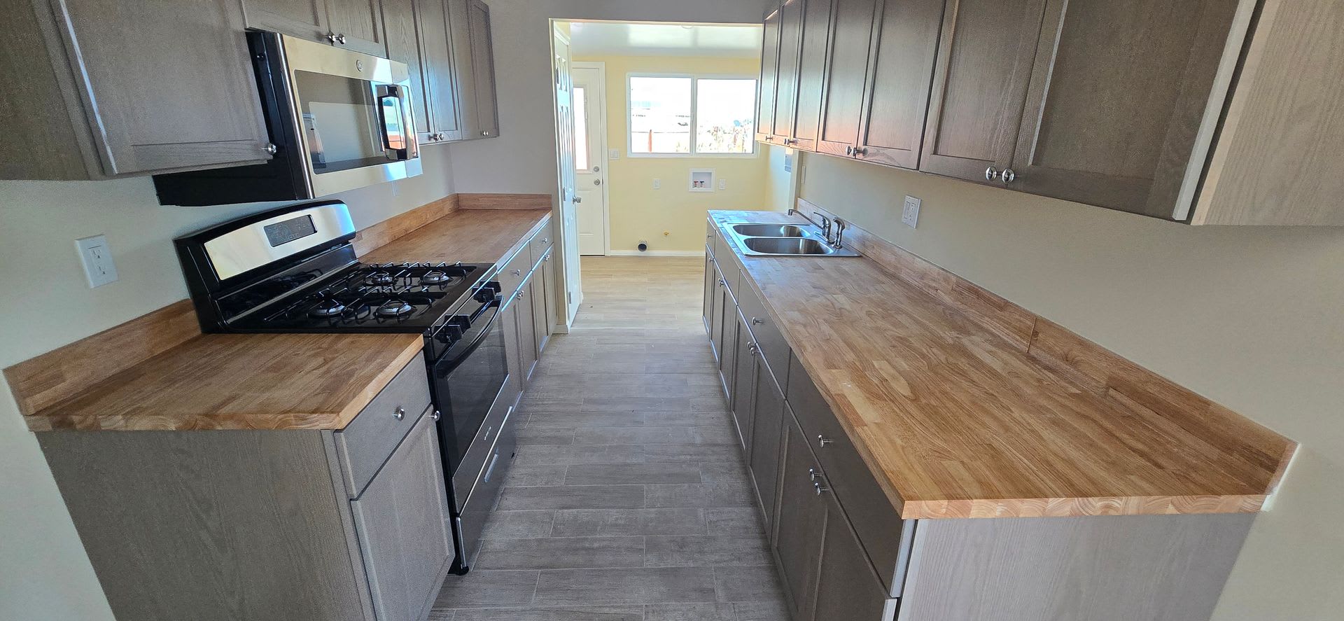 Cozy 2 Bed 1 Bath In Trona Housing Choice Voucher Welcome – photo 3