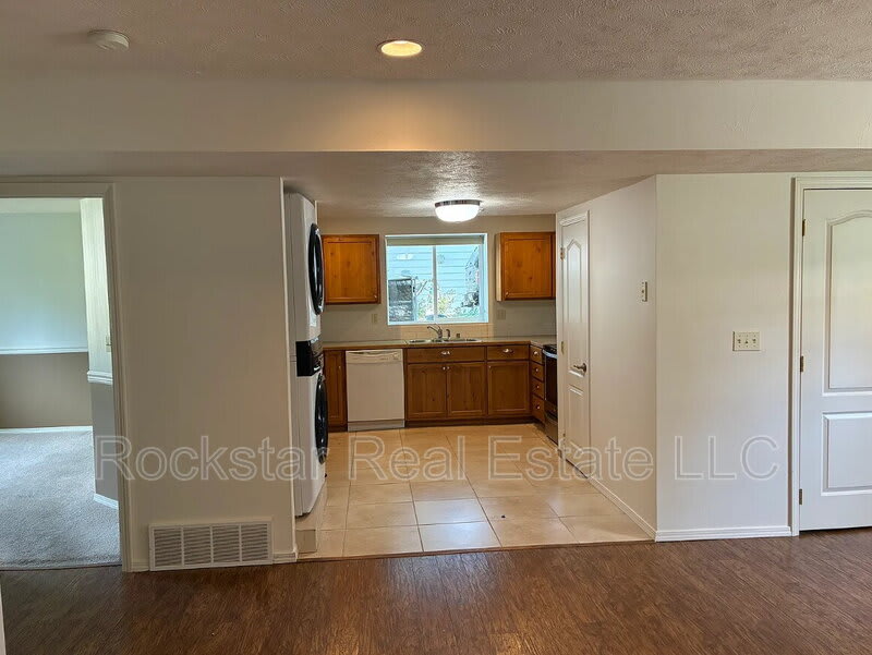 823 E Bismark Ave – photo 3