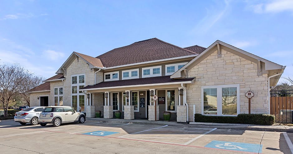 Parkway Grande Apartment Homes – photo 2