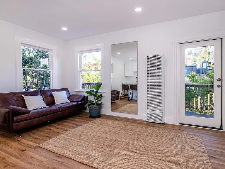 2832 Derby Street – photo 1