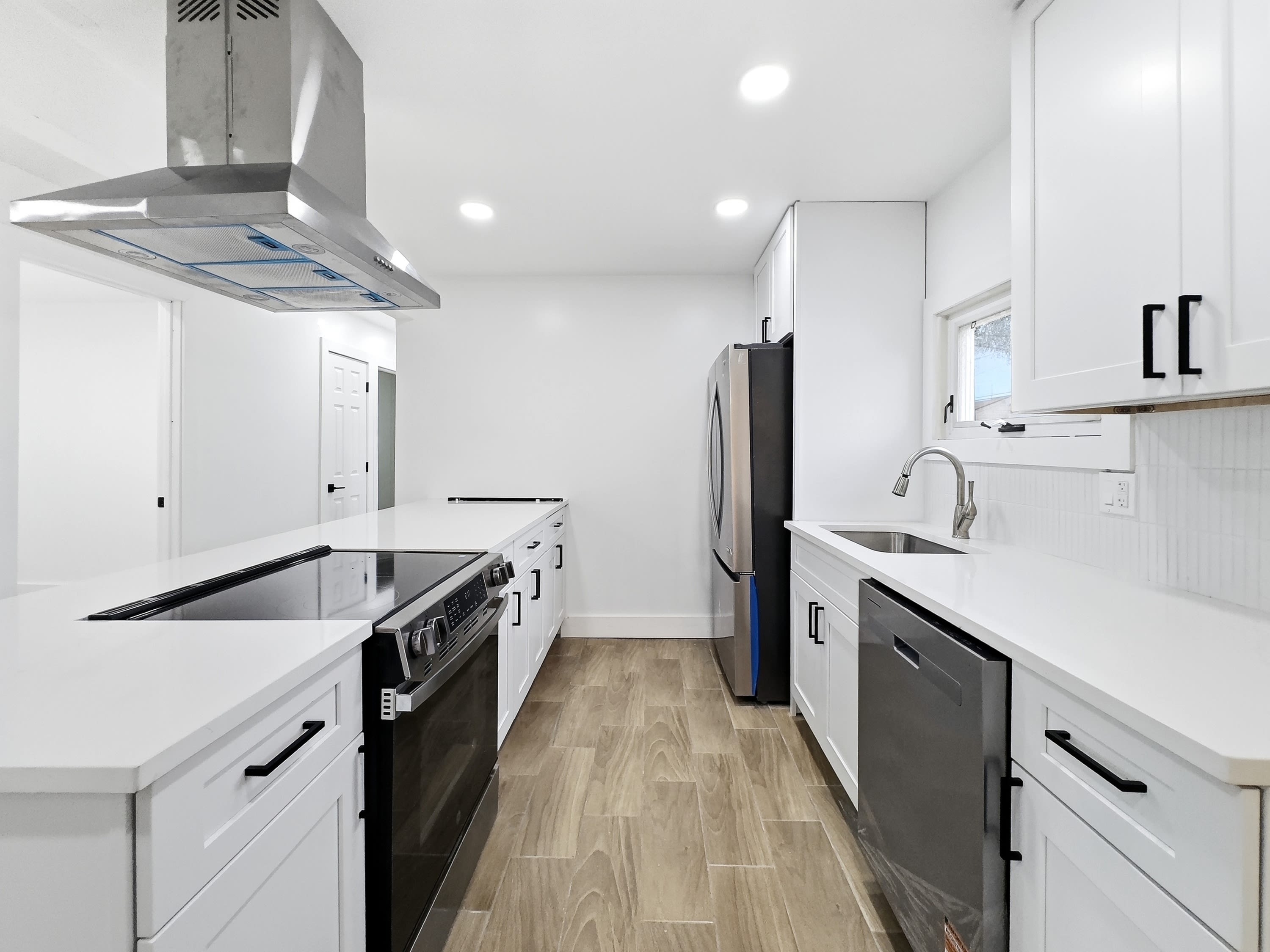 2090 Moran Avenue – photo 1