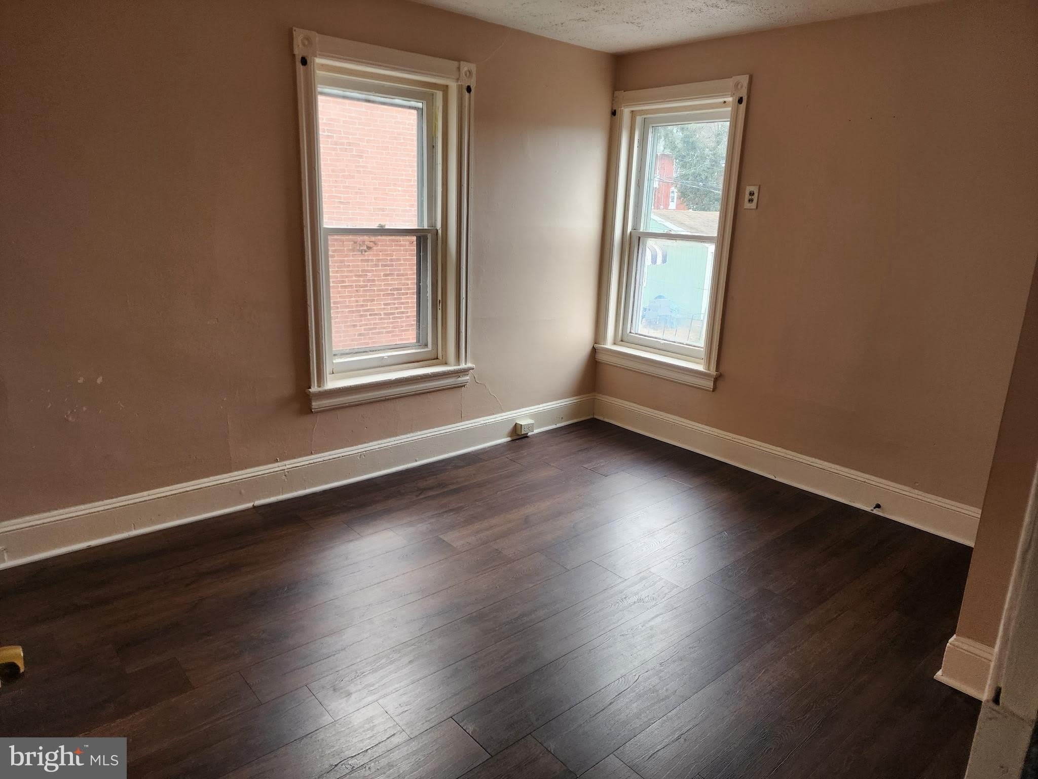 118 S 6TH Avenue – photo 5