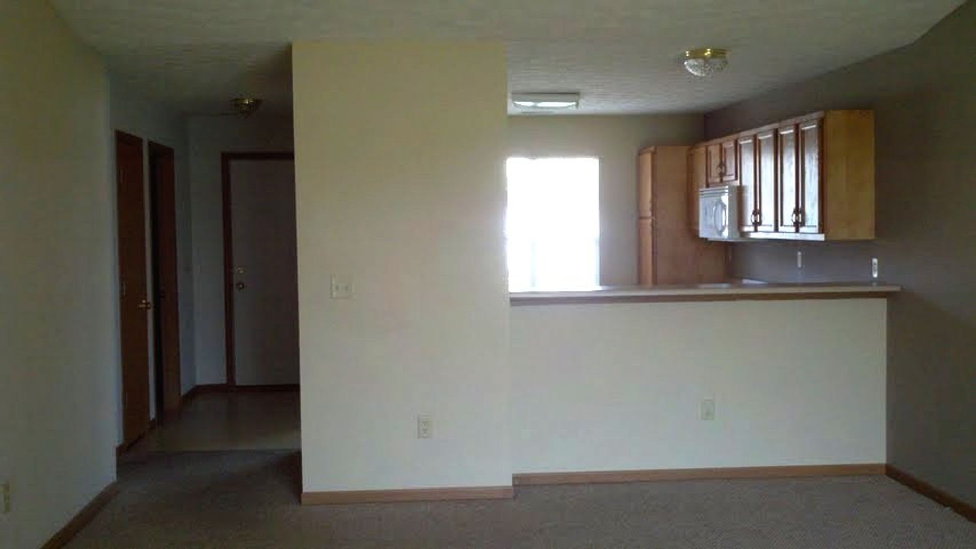 Spacious 3 Bedroom 2 Bathroom Duplex With 2 Car Garage – photo 4
