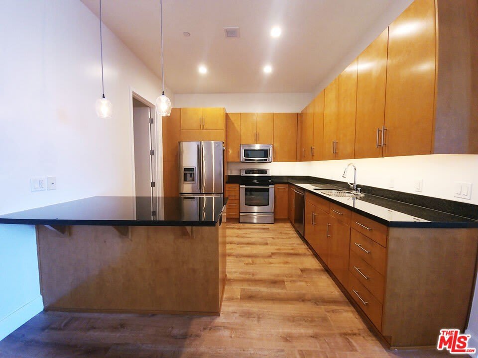 3223 W 6Th St – photo 5