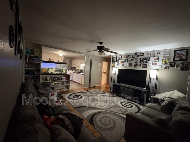 1047 Star St – photo 2