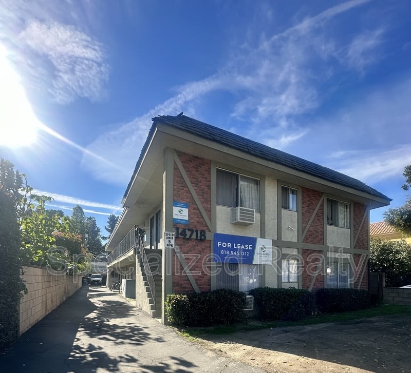 14718 Sylvan Street – photo 1