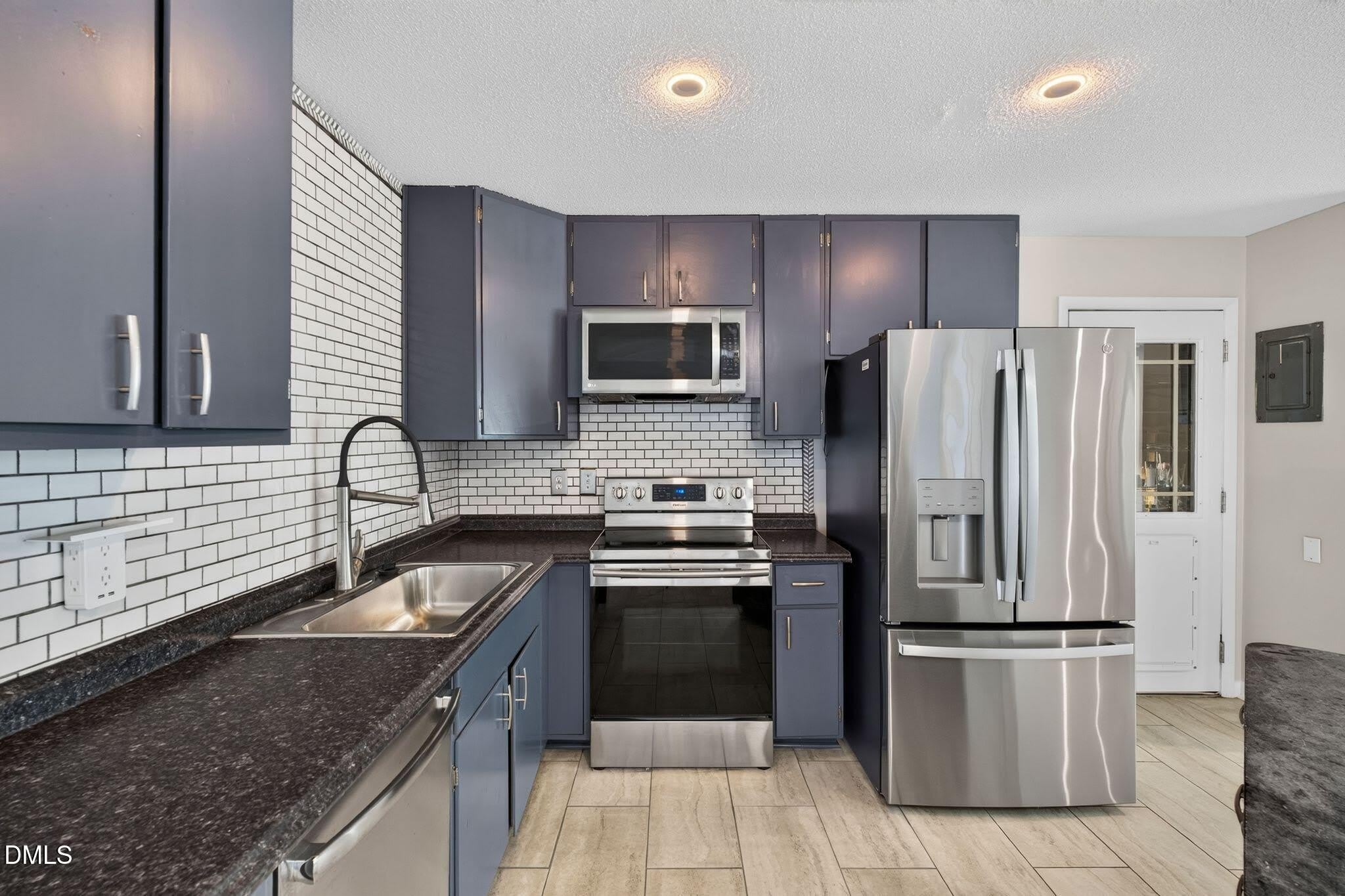 906 Vandora Avenue – photo 3