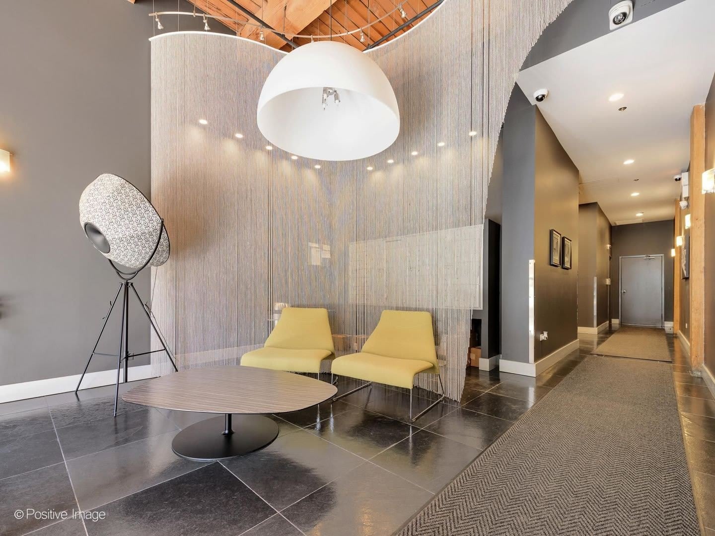 300 W Grand Avenue – photo 2