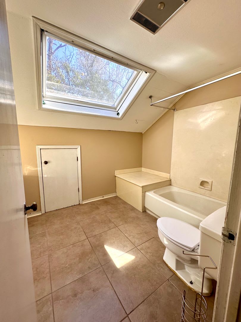 3BR 2BA LSU Area – photo 3
