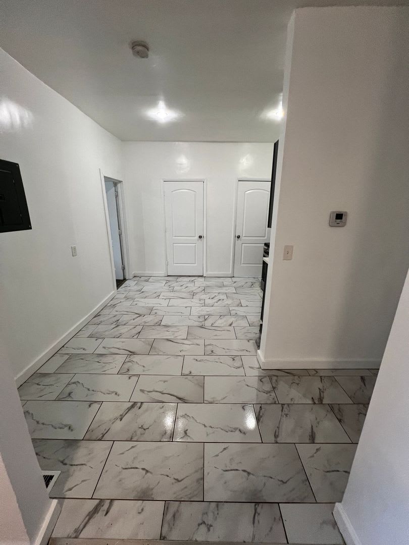 Updated 2 Bedroom Lower Level Unit In 4 Plex – photo 4