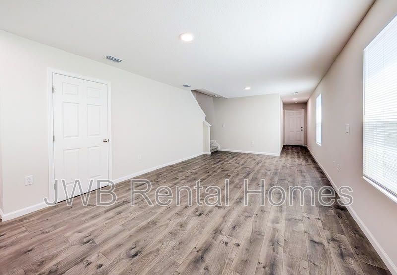 9097 India Ave – photo 4