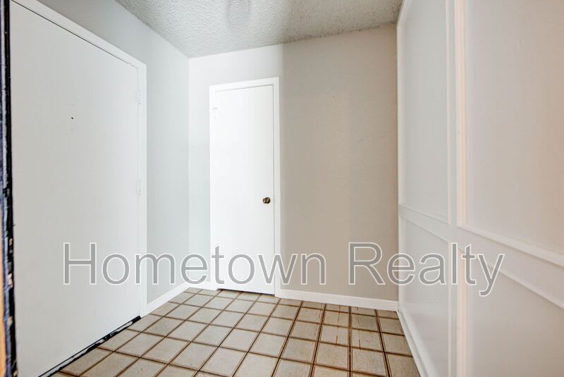 1713 Hillcrest Drive – photo 4