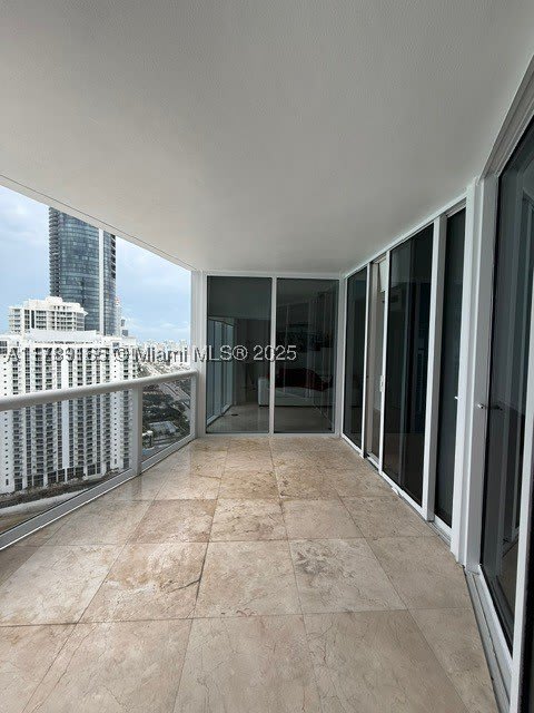 18911 Collins Ave – photo 4
