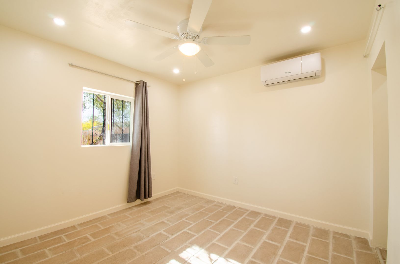 Newly Remodeled Home Near University of Arizona! – photo 2