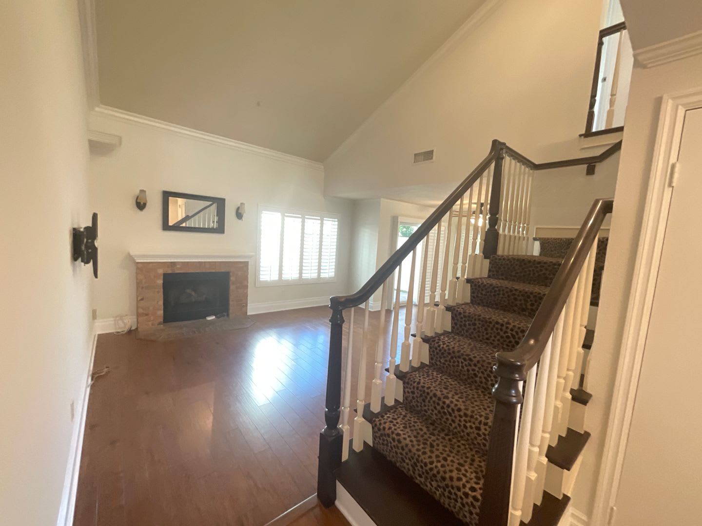 Victoria Court: 3 Bedroom 2.5 Bath Attached Townhouse – photo 5
