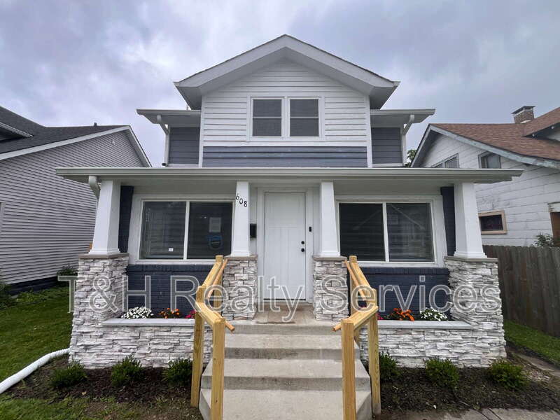 608 North Gray Street – photo 1
