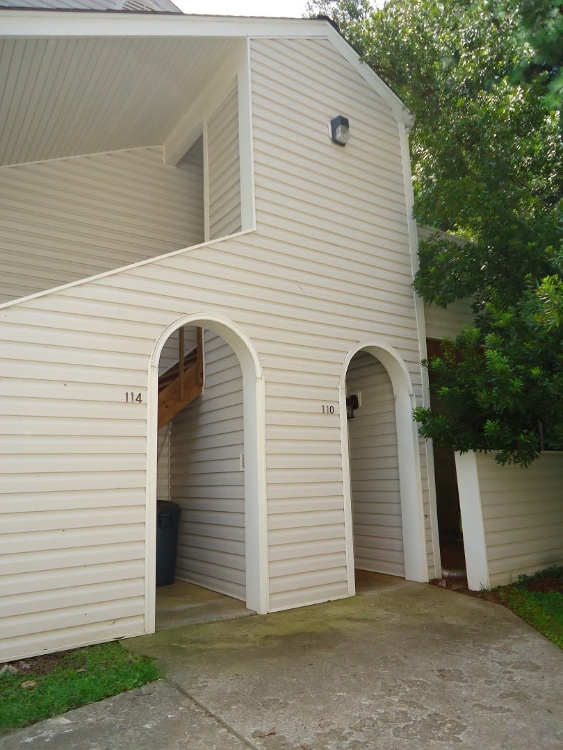 110 Manhattan Court – photo 2