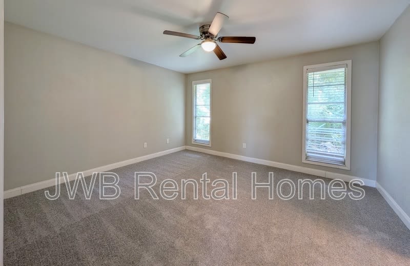7815 Jasper Avenue – photo 5