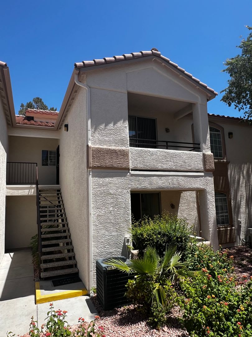 3 Bedroom Condo / One Car Garage / Gated with Community Pool – photo 2