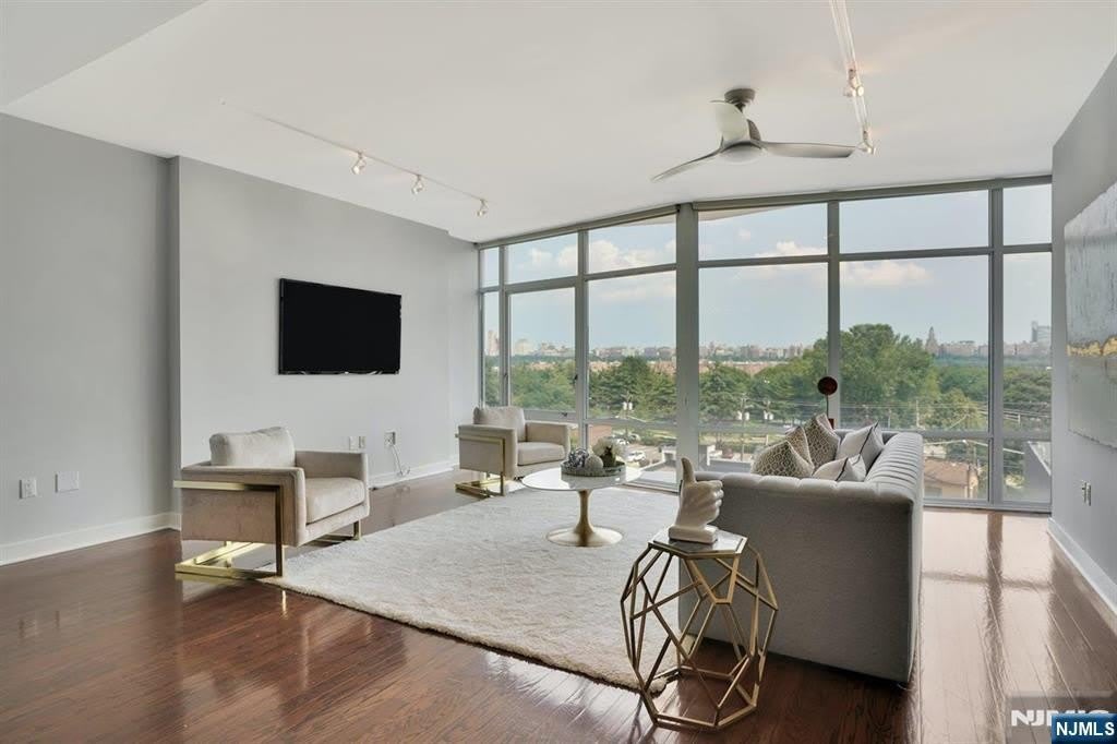 100 Thompson Lane – photo 4