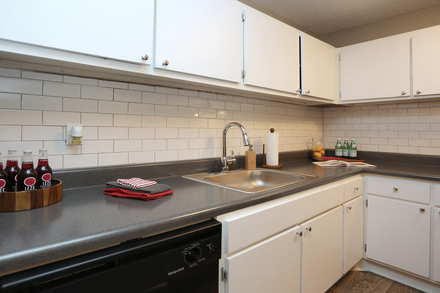555 Mansell – photo 3