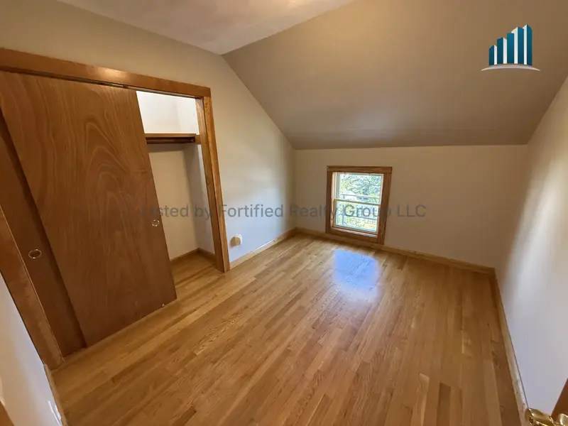 132 Hall St – photo 5