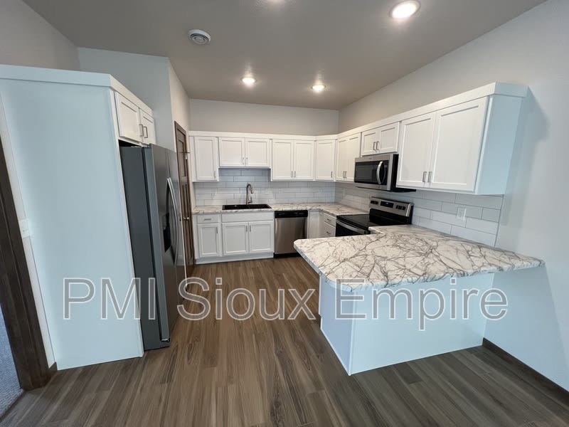 5510 E Lebridge st – photo 3
