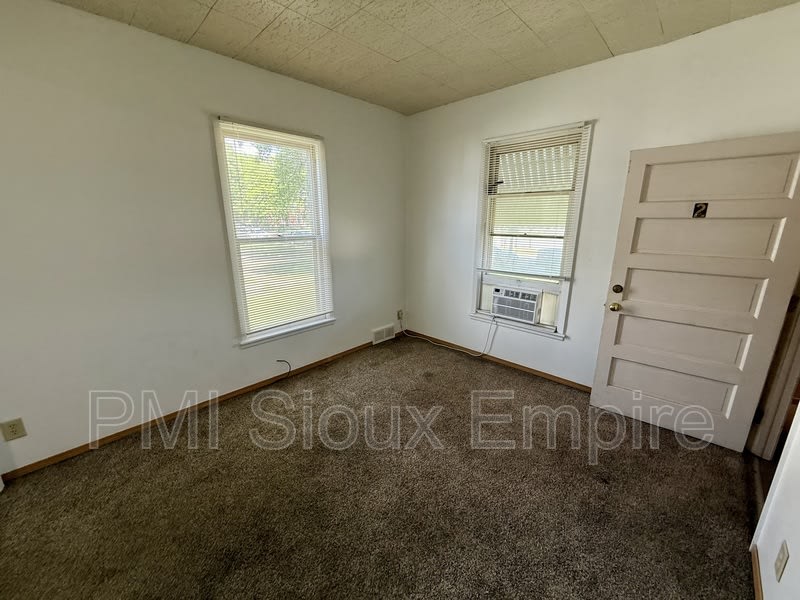 133 S Summit Ave – photo 2