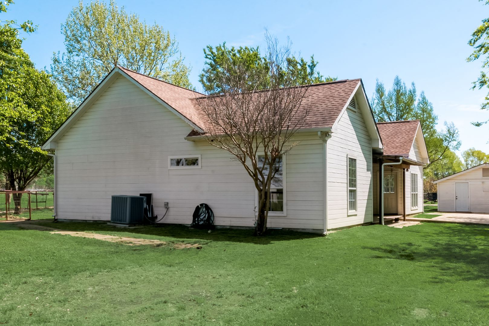 A must see country living home in McKinney! Melissa ISD – photo 2
