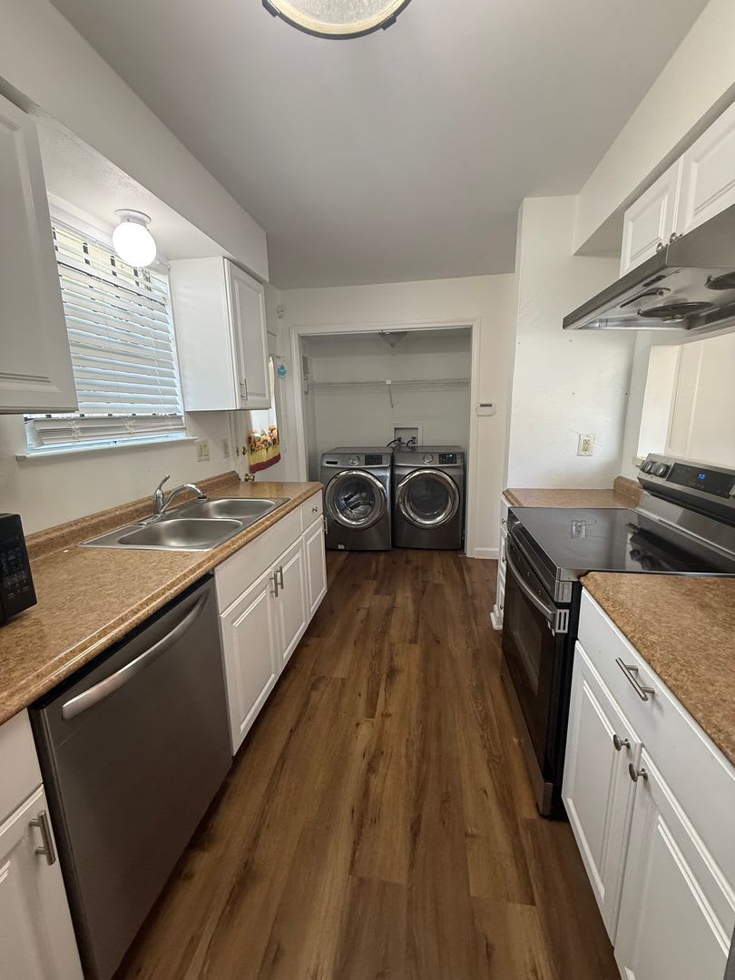 2BD 2.5BA FURNISHED CONDO WITH WATER INCLUDED – photo 2