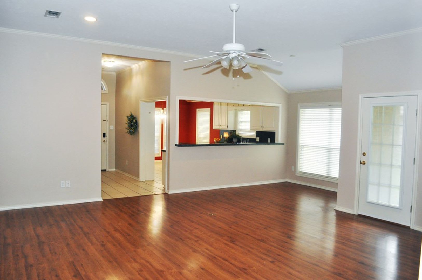 3 Bed 2 bath Ashcreek Circle – photo 2