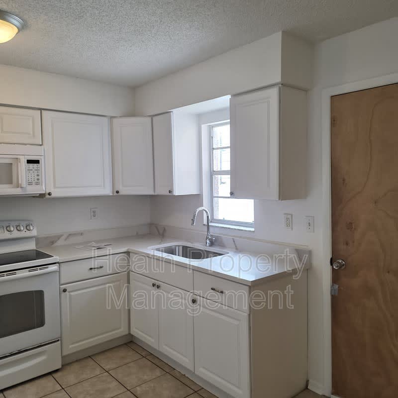 1050 INDIANA AVE – photo 4