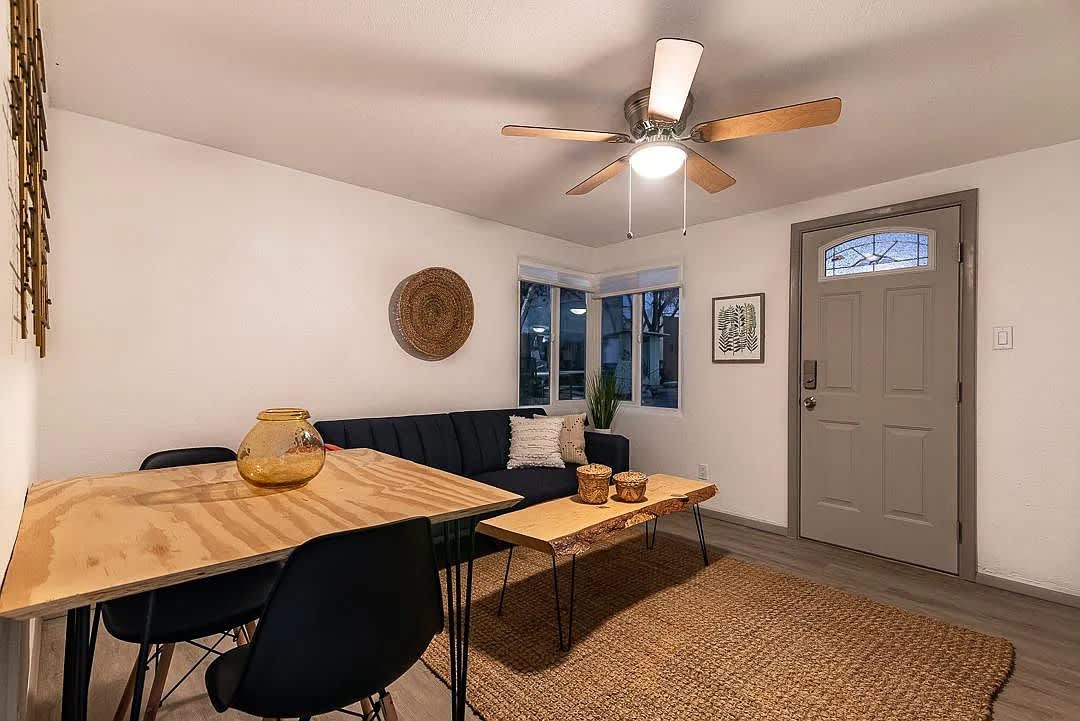 221 Girard Boulevard Southeast – photo 2