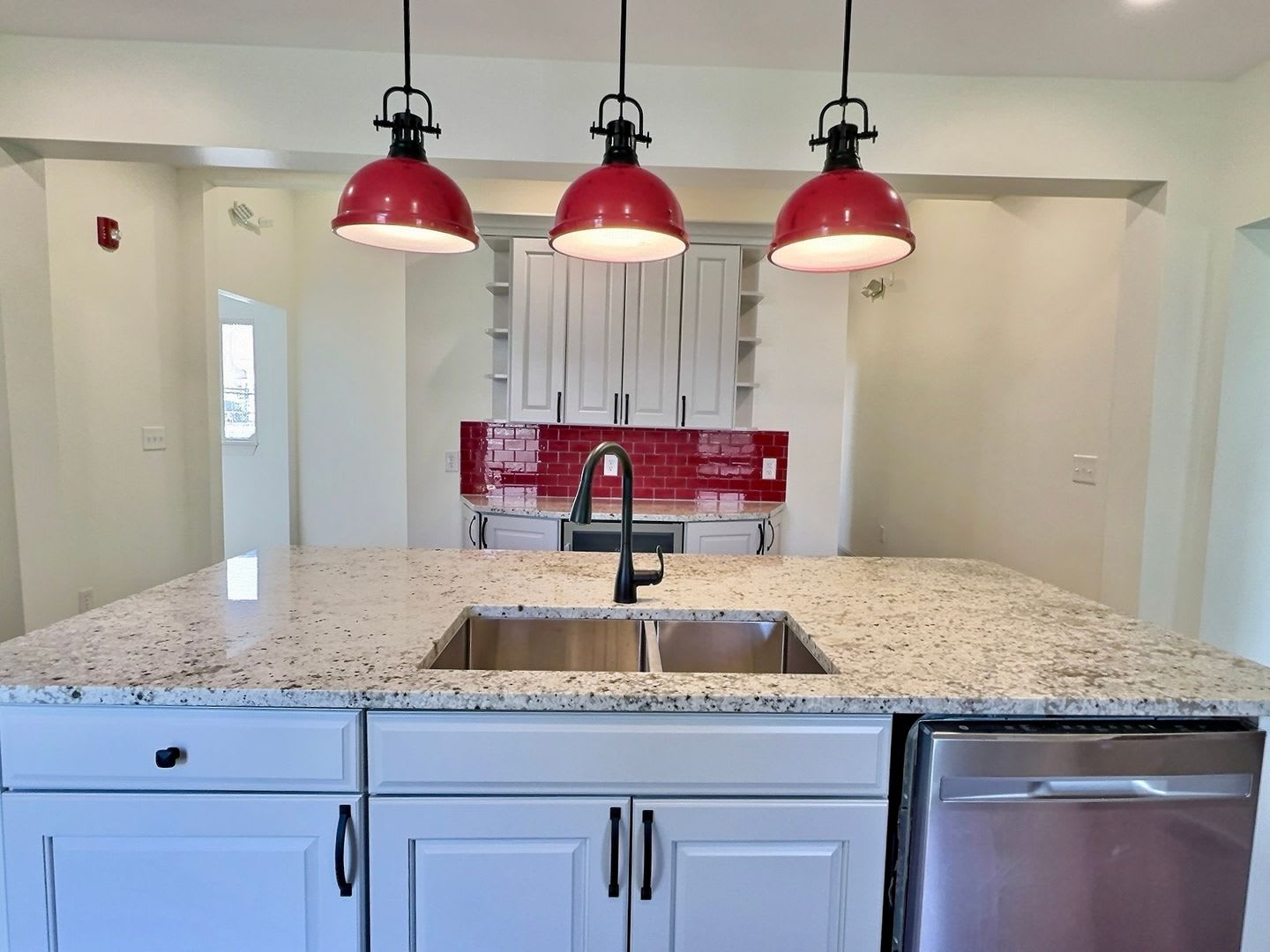 **August 2028** HUGE 8 Bed 6 Bath!! Fully Remodeled!! – photo 3