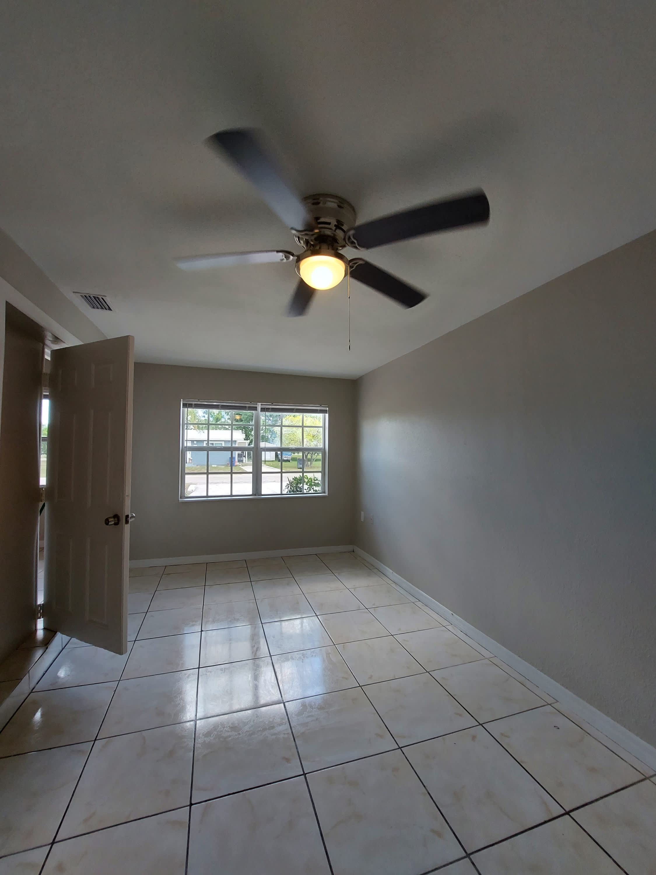 722 W Cleveland Ln – photo 4