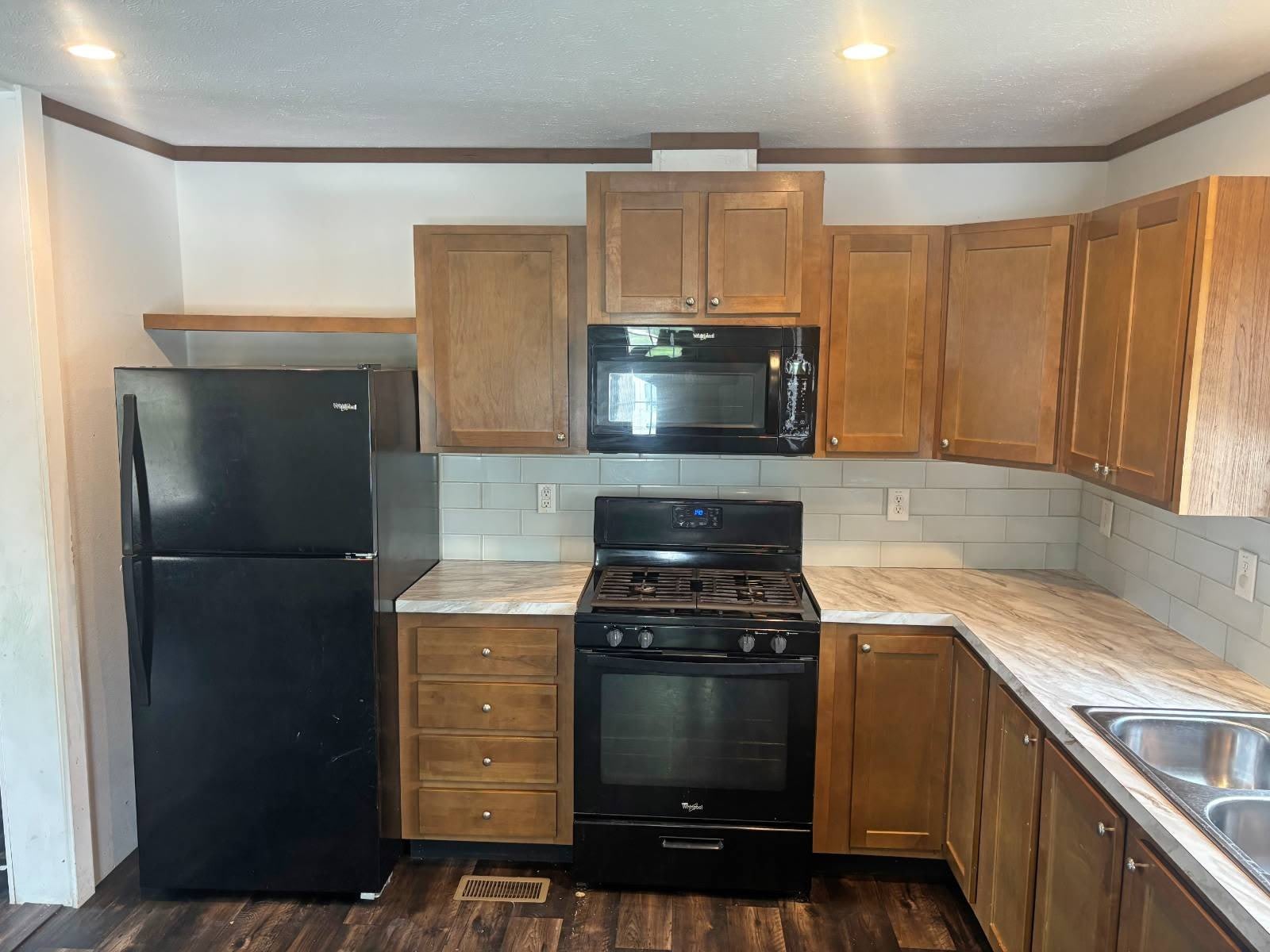 21 Leonard Ave – photo 2