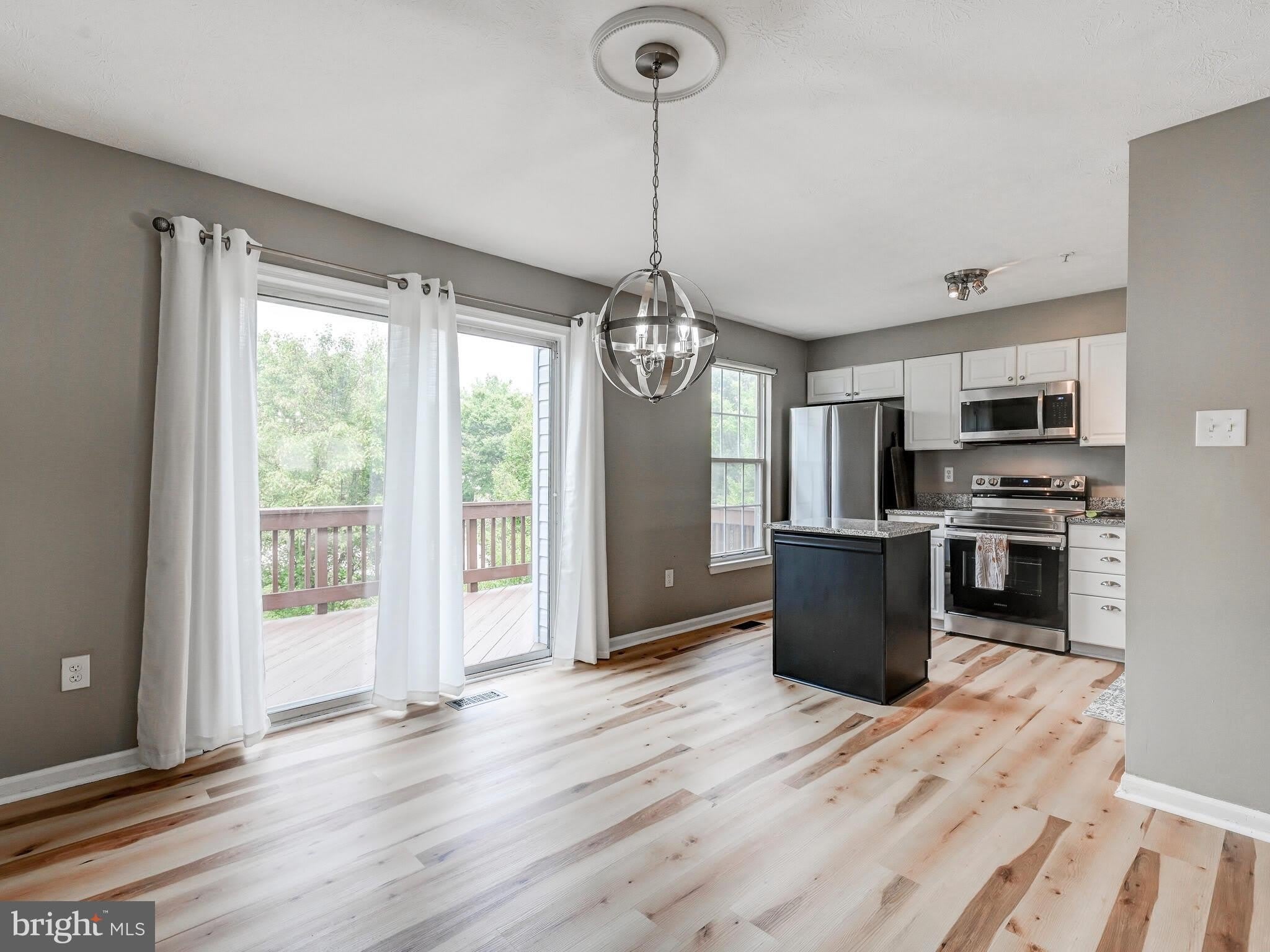 3 SANDVIEW Court – photo 5
