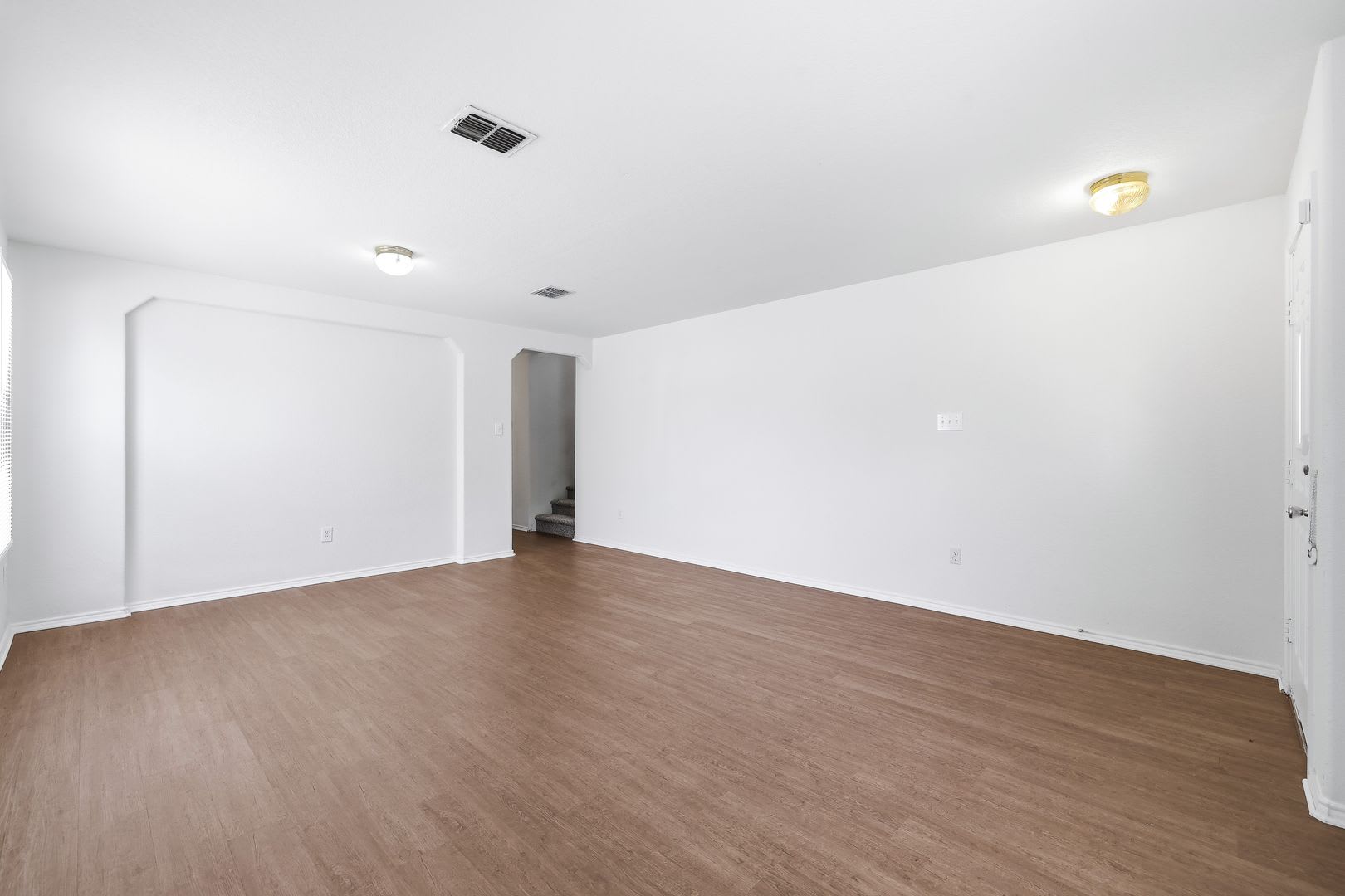 Beautifully Updated Two-Story Home in Monticello Ranch – photo 4