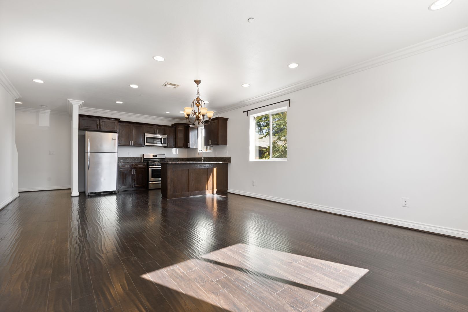 4 Bed / 3 Bath Townhouse – photo 5